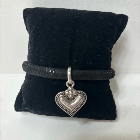 Luna Heart Charm - Picture 3 of 3